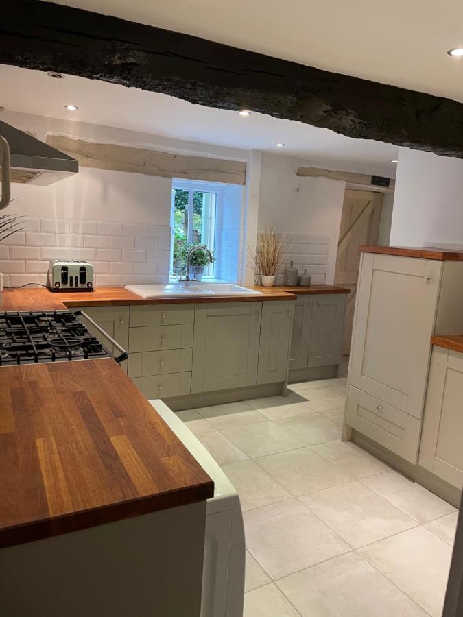 Canalside Cottage In The Heart Of Llangollen. Exterior photo
