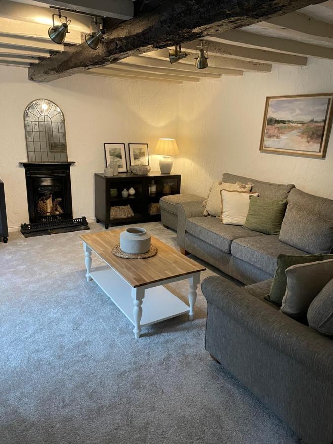 Canalside Cottage In The Heart Of Llangollen. Exterior photo
