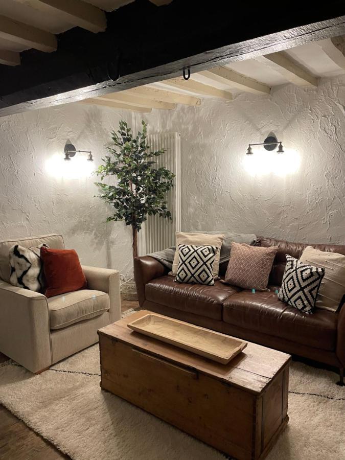 Canalside Cottage In The Heart Of Llangollen. Exterior photo